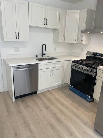 3BR/2BA Apartment · Oakland photo 2
