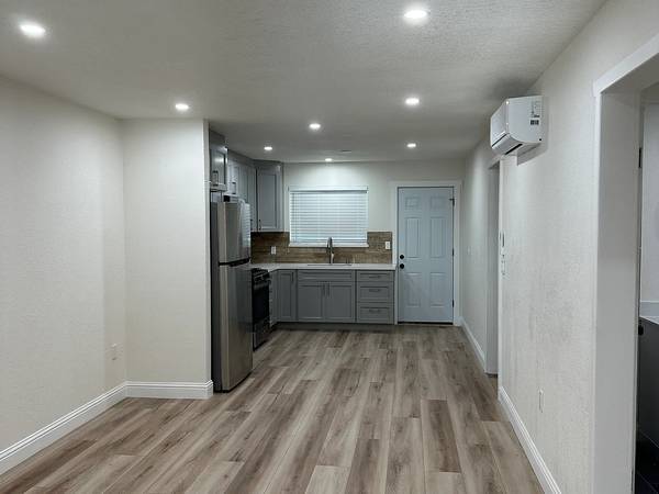 2BR/1BA Apartment on Pine St · Napa photo 2