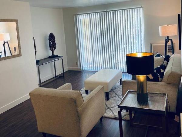 Apartments on Camelback Road · Pleasant Hill photo 2