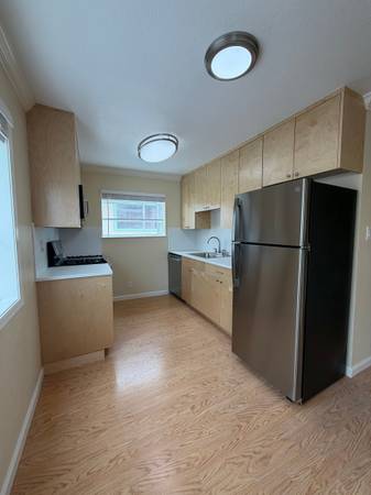 2BR/1BA Apartment on Esplanade Ave · Daly City photo 2