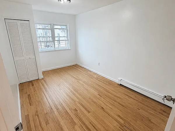 1BR/1BA Single Family House on 55th Ave · Elmhurst photo 4