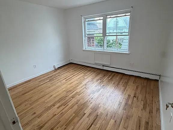 1BR/1BA Single Family House on 55th Ave · Elmhurst photo 2