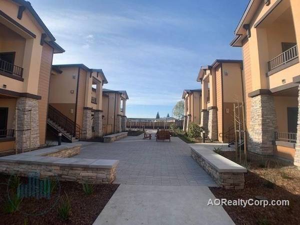 Beautiful 3 Bed 2 Bath + Detached Office/loft With Half Bath, + Detached Dry Sauna With Shower + Solar And 2 Car Garage! photo 5