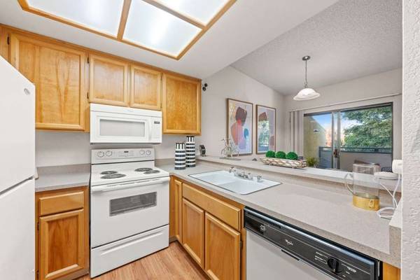 Condos on Paseo Padre Parkway · Union City photo 5