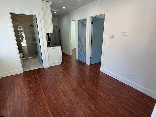 1BR/1BA Apartment · Oakland photo 5