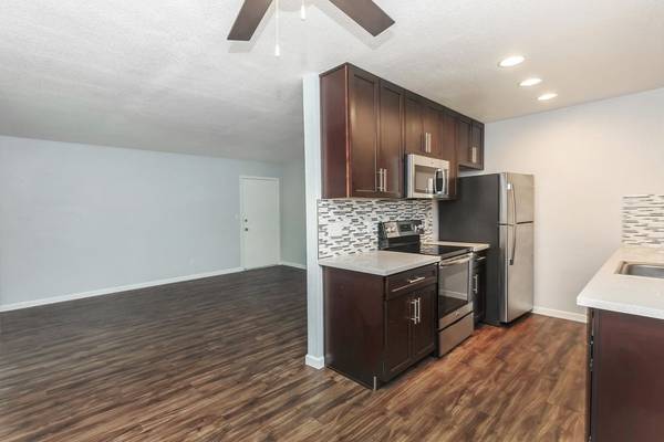 Creekside Apartments photo 5