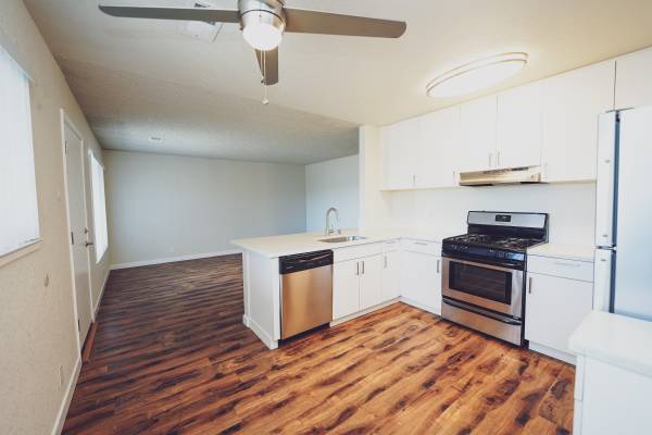 2BR/1BA Apartment on Alamo Drive · Vacaville photo 2