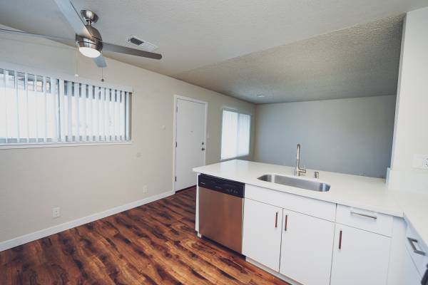 2BR/1BA Apartment on Alamo Drive · Vacaville photo 5