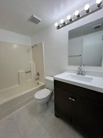 2BR/2BA Condo on Agree Terrace · Fremont photo 4