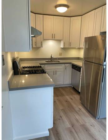 2BR/1BA Apartment on Liberty St Near Donal · El Cerrito photo 2