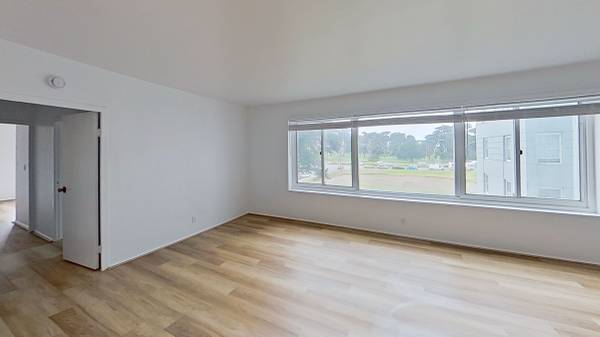 2BR/2BA Apartment on Arballo Drive · San Francisco photo 3