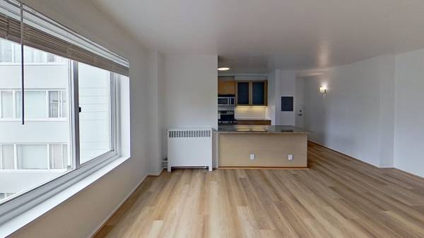 2BR/2BA Apartment on Arballo Drive · San Francisco photo 2