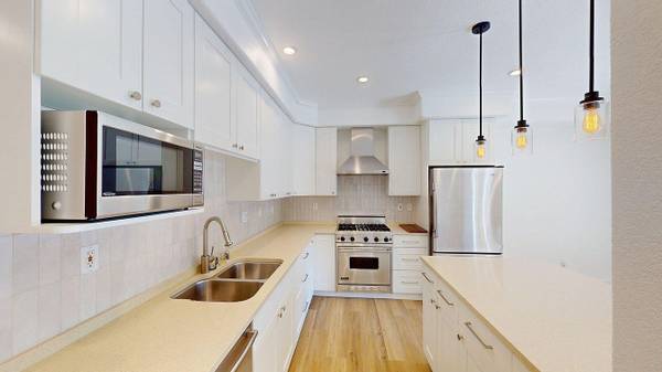 2BR/2BA Apartment · San Francisco photo 2