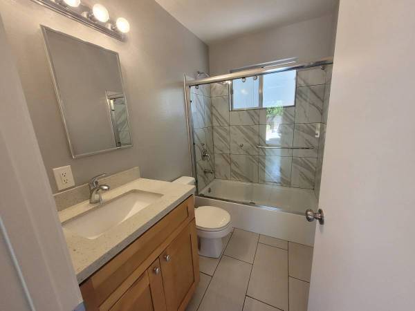 2BR/1BA Apartment · Hayward photo 2