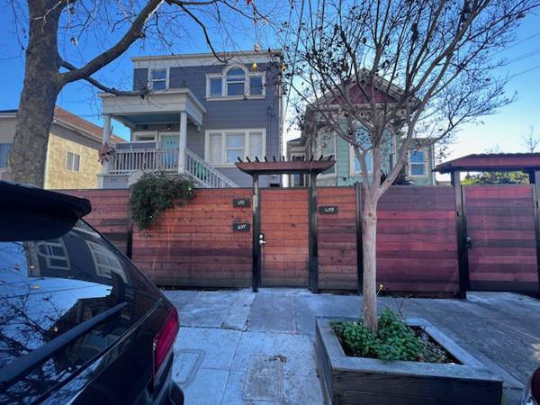3BR/2BA Single Family House on 30th Street · Oakland photo 2