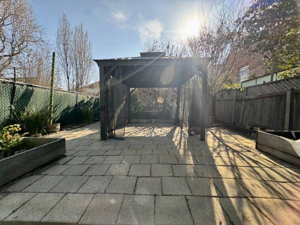 3BR/2BA Single Family House on 30th Street · Oakland photo 3