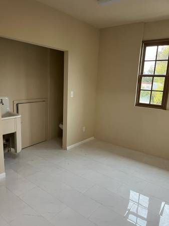 1BR/1BA Apartment on Essex A · Berkeley photo 4