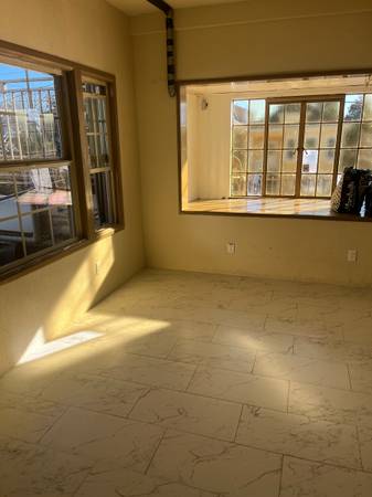 1BR/1BA Apartment on Essex A · Berkeley photo 2