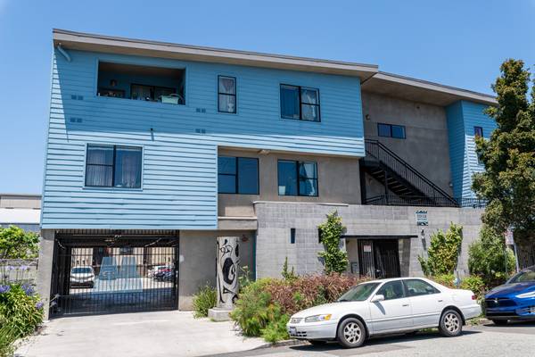 3BR/3BA Apartment on 65th Street · Oakland photo 2