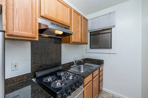 Apartments on 3rd Avenue · Oakland photo 5