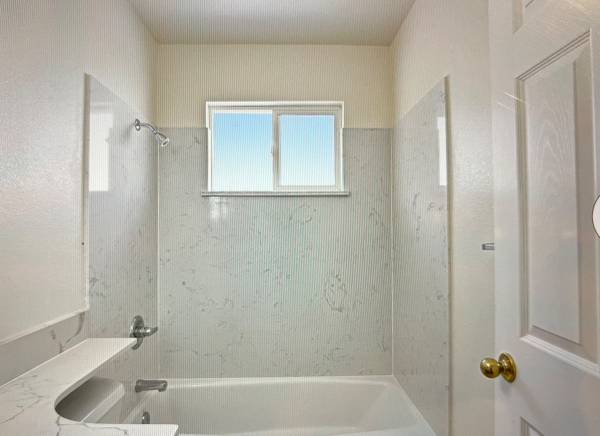 2BR/1BA Duplex · Oakland photo 4
