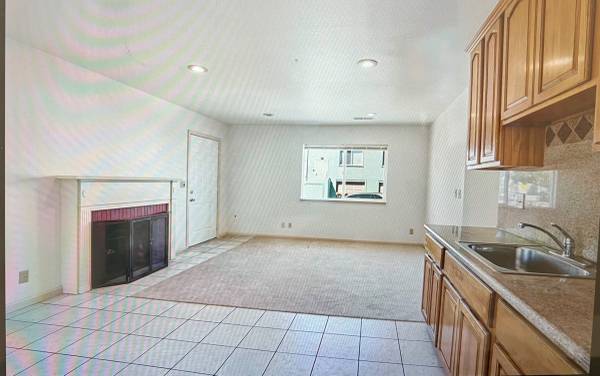 2BR/1BA Duplex · Oakland photo 2