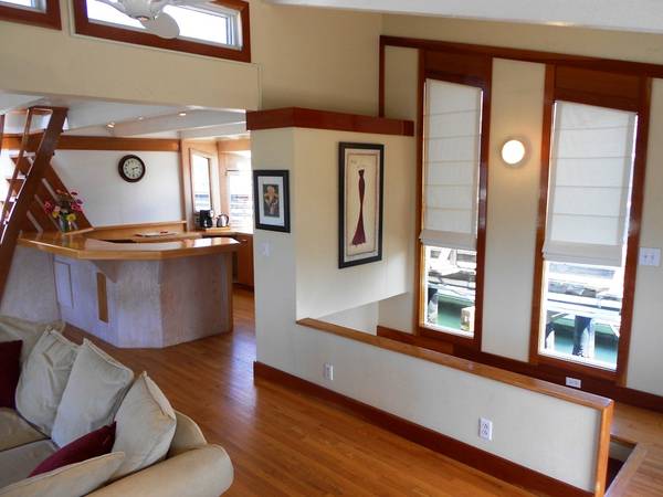 3BR/2BA Apartment · Sausalito photo 3
