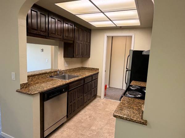 1BR/1BA Apartment · Millbrae photo 4