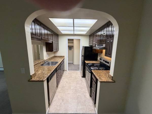 1BR/1BA Apartment · Millbrae photo 3