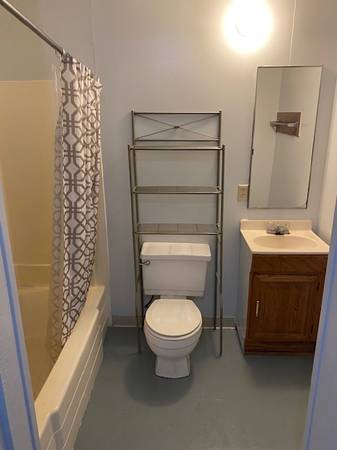 0BR/1BA Apartment · Deer Park photo 4