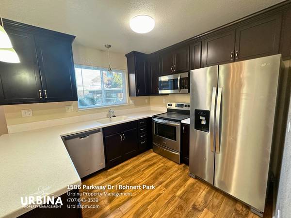 1506 Parkway Dr Rohnert Park, CA 94928 photo 4