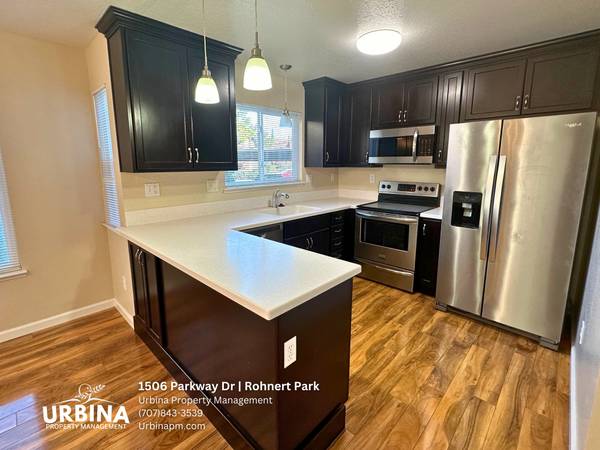 1506 Parkway Dr Rohnert Park, CA 94928 photo 3
