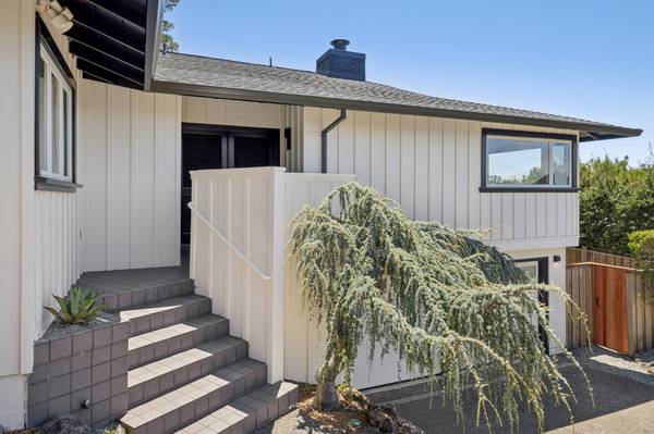3BR/3BA Single Family House on Corte Toluca · Greenbrae photo 2