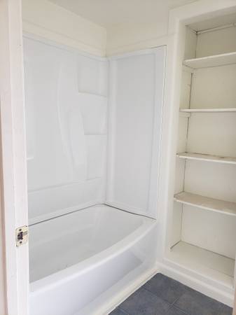 2BR/1BA Duplex · Richmond photo 3