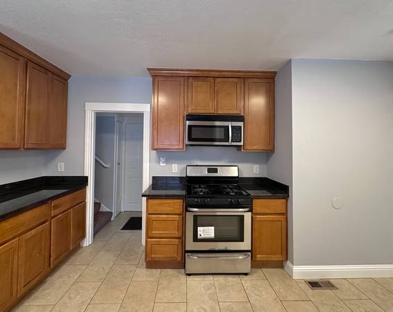 2BR/1BA Single Family House on Orral St · Oakland photo 5
