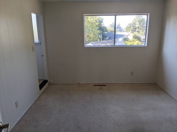 1BR/1BA Duplex on Bodega · Petaluma photo 4