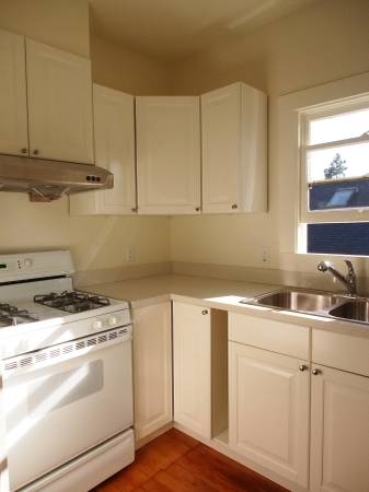 2BR/2BA Apartment · Berkeley photo 3