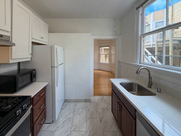 2BR/1BA Apartment on Cole St · San Francisco photo 4