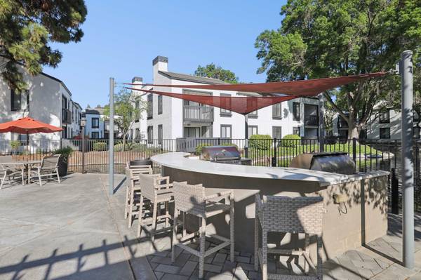 Apartments on Park Lake Cir · Walnut Creek photo 2