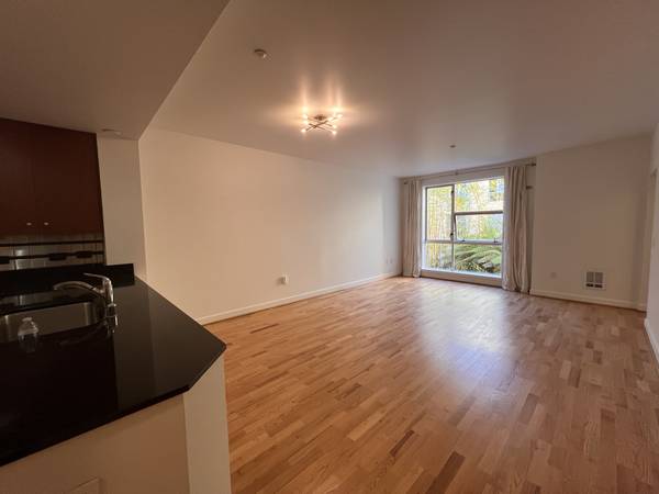 2BR/2BA Condo on 9th Street · Oakland photo 4