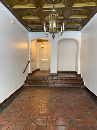 1BR/1BA Apartment on Broadway · San Francisco photo 2