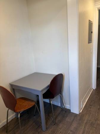 2BR/1BA Apartment · Berkeley photo 5