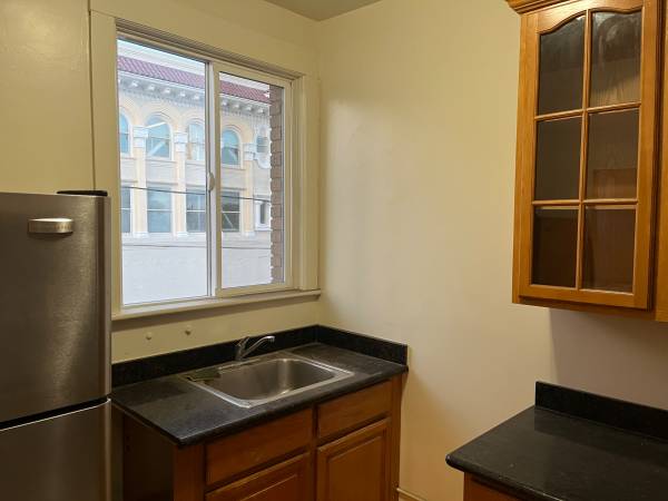 2BR/1BA Apartment on Dwight · Berkeley photo 2