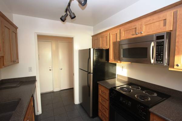 2BR/1BA Condo on Palmetto Avenue · Daly City photo 5