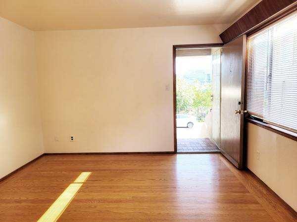 1BR/1BA Duplex · Berkeley photo 2