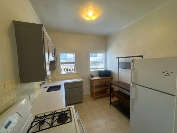 1BR/1BA Apartment on Pacific Ave · Alameda photo 5