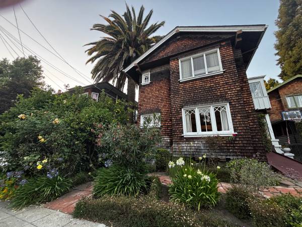 4BR/1BA Flat on Parker Street · Berkeley
