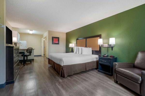 Furnished Studio-Santa Rosa - South photo 3