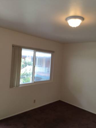 2BR/1BA Apartment on Chiquita Avenue · Mountain View photo 3