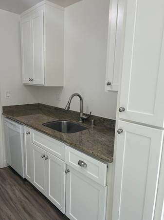 Apartments on Coleman Ave · Menlo Park photo 3